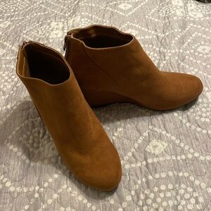 Brown Suede Booties 3” Block Heel Fioni Missy Cognac Size 7 1/2